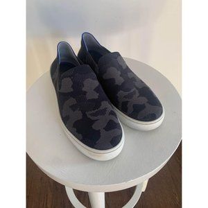 Slightly Shrunken sz 9.5 Black Camo Sneakers